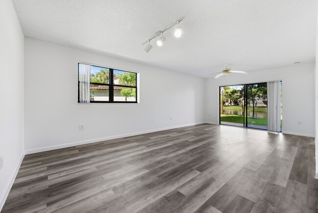 Building Photo - 9877 Nob Hill Ct