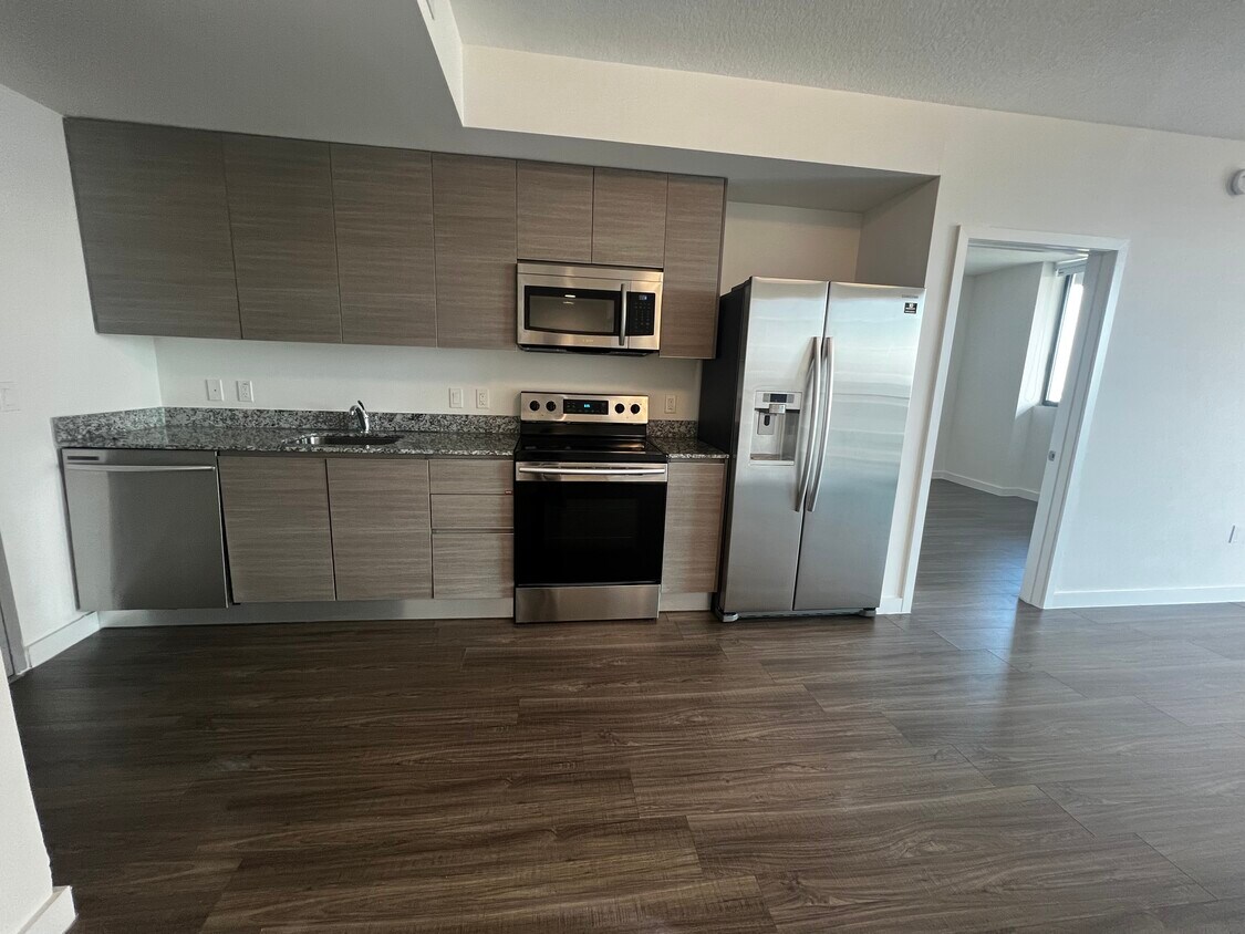 Foto principal - 1344 NE Miami Ct