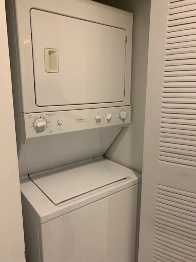 Building Photo - 133 NE 2nd Ave