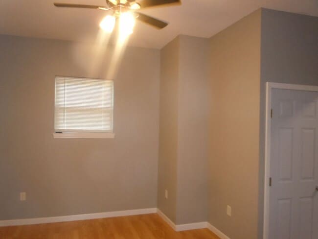 Building Photo - Two Bedroom Home w/ Stainless Appliances a...