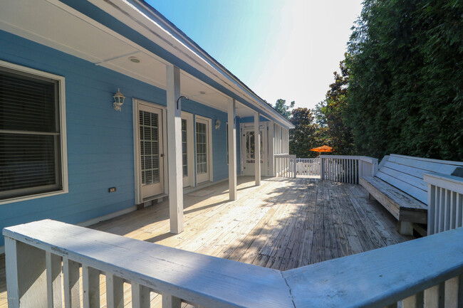 Building Photo - 315 Shipwreck Ln