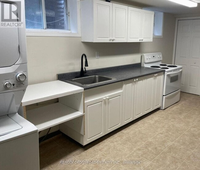 Building Photo - 304 Orsi Ave