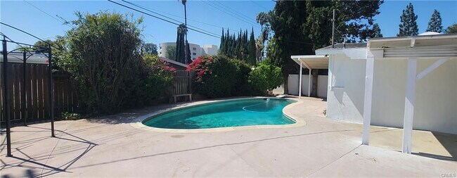 Building Photo - 22934 Valerio St