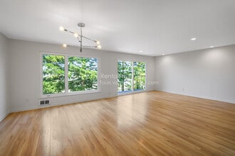 Building Photo - 1347 3rd Ave