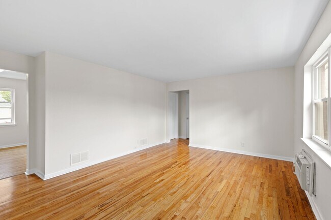 Foto del edificio - F &amp; A Ridgefield Park LLC