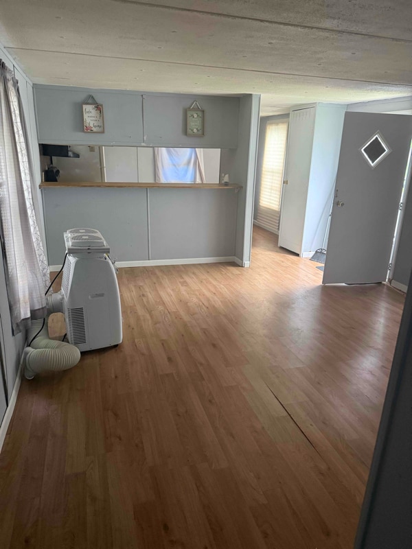 Building Photo - 519 Main St W