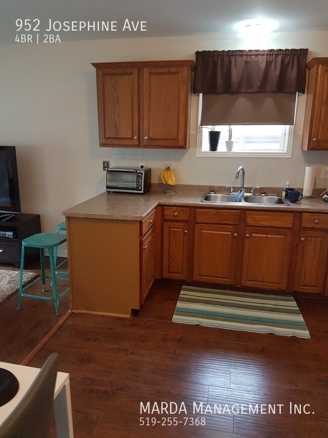 Photo du bâtiment - FURNISHED 4 BED/2 BATH HOUSE NEAR UOFW! + ...