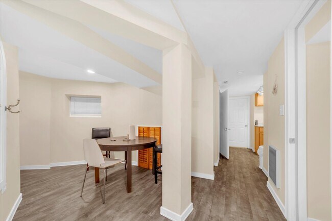 Foto del edificio - 2212 W Iowa St