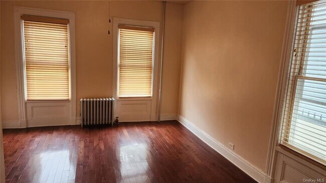 Foto del edificio - 853 E 226th St