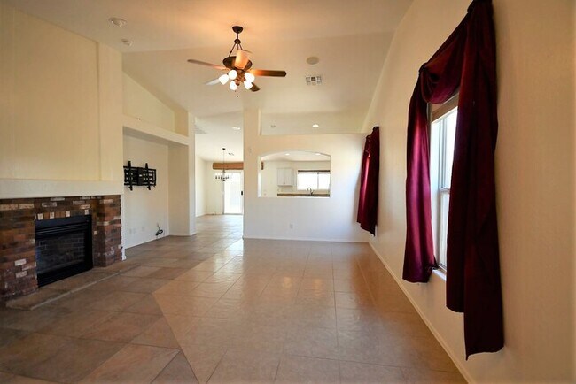 Foto del edificio - 16329 W Cottonwood St