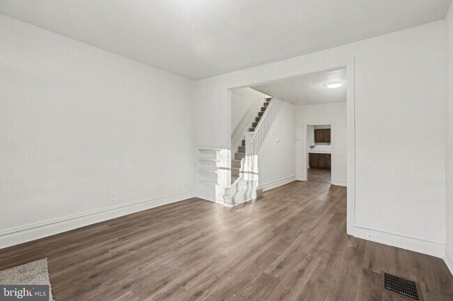 Building Photo - 335 Poplar St