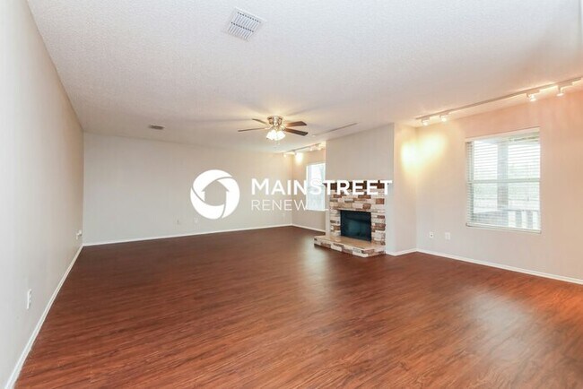 Foto del edificio - 4 Bedroom Pet-Friendly Home in Rockwall, TX with Main Street Renewal