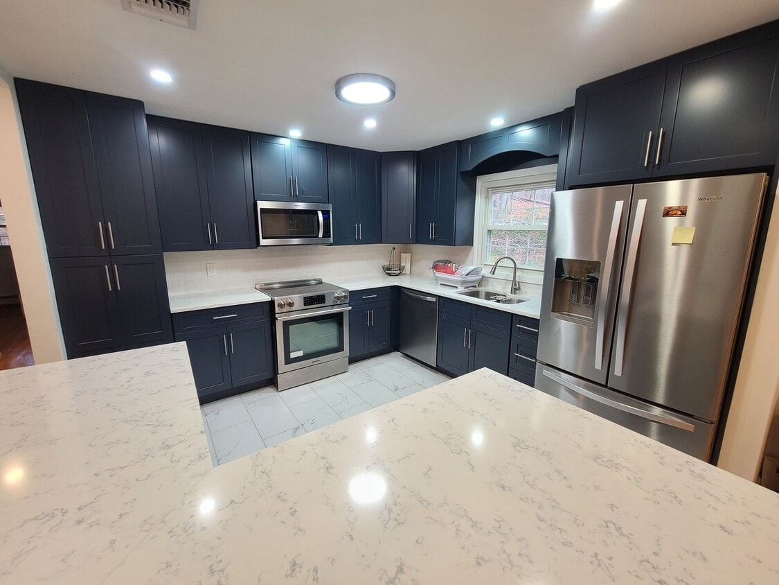 5 bedrooms and 2 bathrooms home in Cortlandt House Rental in