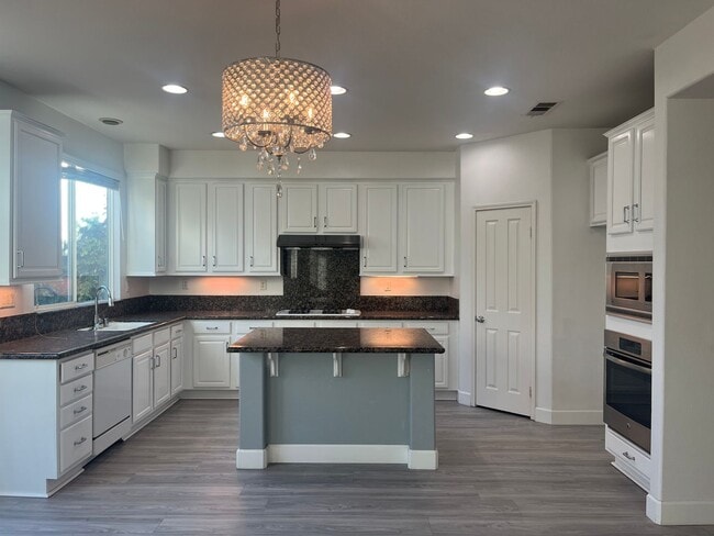 Building Photo - Spacious 4 Bedroom in Menifee