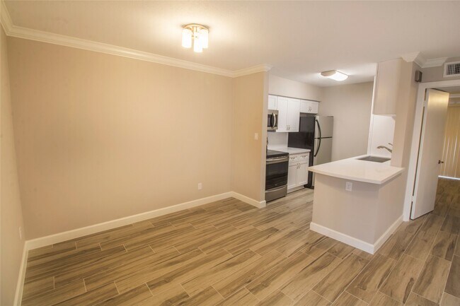 Foto del edificio - 2121 Fountain View Dr