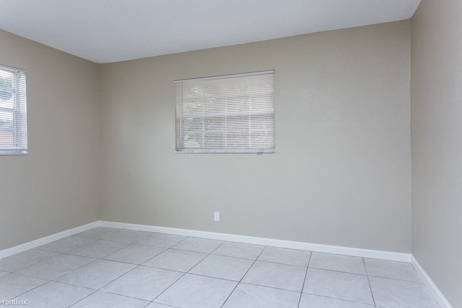Building Photo - 3 br, 2 bath House - 4941 NW 76th Pl