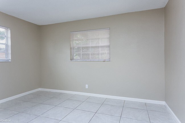 Foto del edificio - 3 br, 2 bath House - 4941 NW 76th Pl
