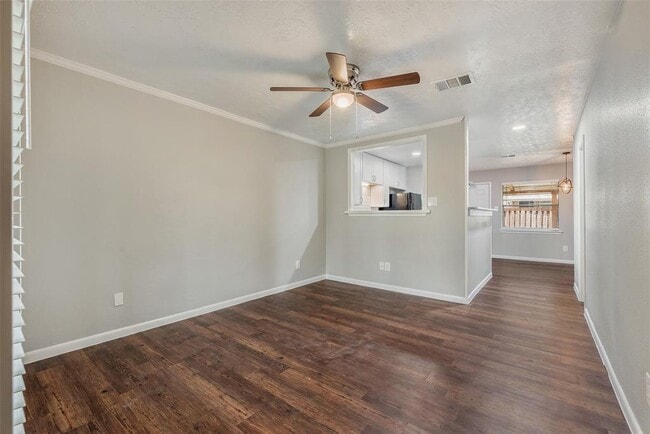 Building Photo - 1403 Airline Dr
