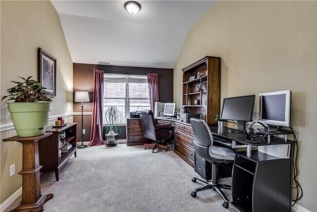 Foto del edificio - Darling 1 story 3 Bedroom home 2 car garage