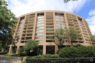 Building Photo - 1805 Crystal Dr