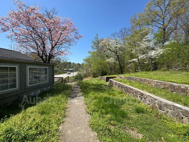 Foto del edificio - 8817 Apison Pike