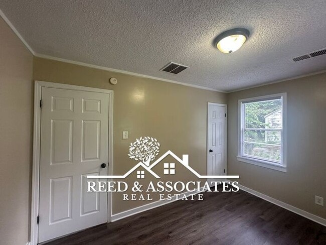 Building Photo - 3 Bedroom in Shelby Forest - Frayser