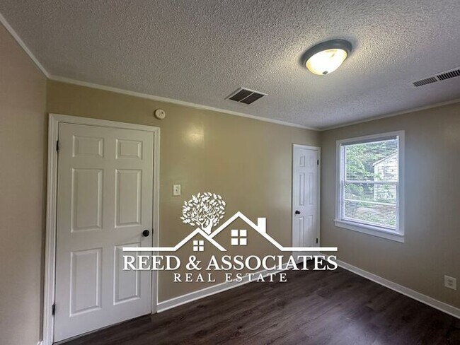 Foto del edificio - 3 Bedroom in Shelby Forest - Frayser