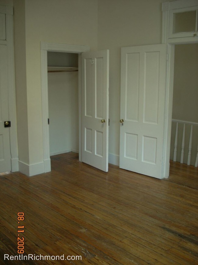 Building Photo - 218 W Main St