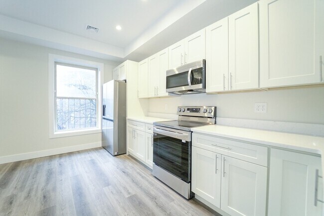 Building Photo - 423 Marlborough St