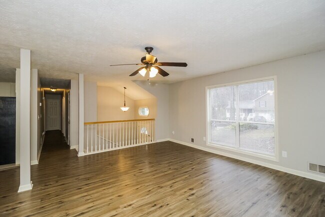 Foto del edificio - 48 Bethany Ct