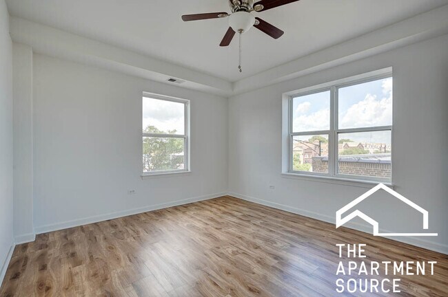 Foto del edificio - 1544 W Glenlake Ave