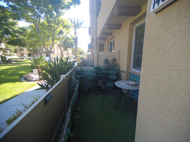 Foto del edificio - 1460 Mockingbird Ct