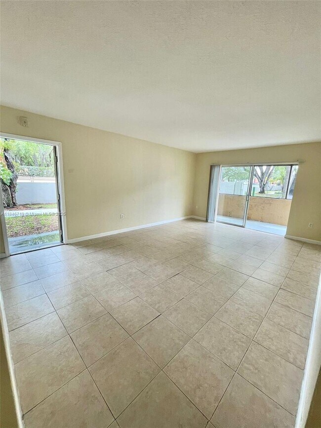 Foto del edificio - 7909 SW 104th St