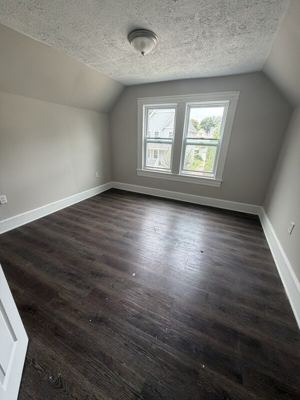 Foto del edificio - 2355 E 86th St