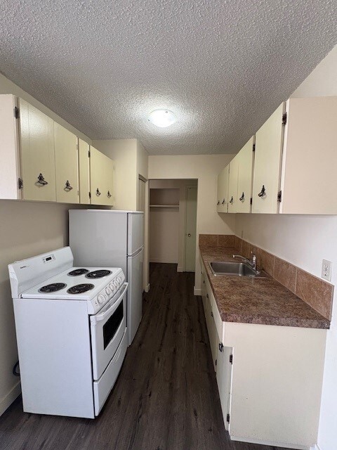 Building Photo - One bedroom in Sunalta