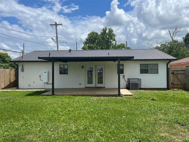 Building Photo - 3 br, 1 bath House - 4603 Shed Road