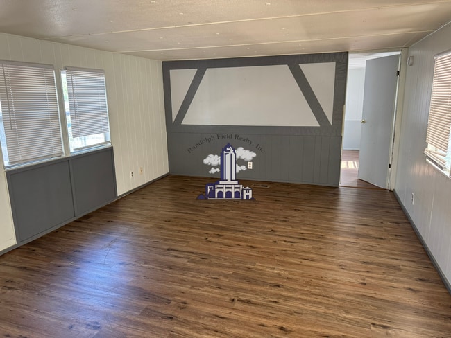 Building Photo - Welcome home to 8509 Northmont!