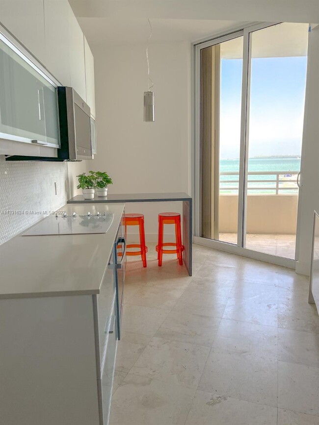 Building Photo - 808 Brickell Key Dr
