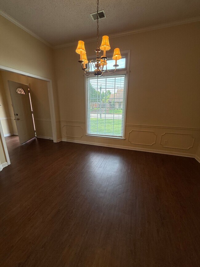 Foto del edificio - 8142 Creekside Cir S