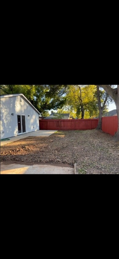 Primary Photo - 3113 Walnut Ave