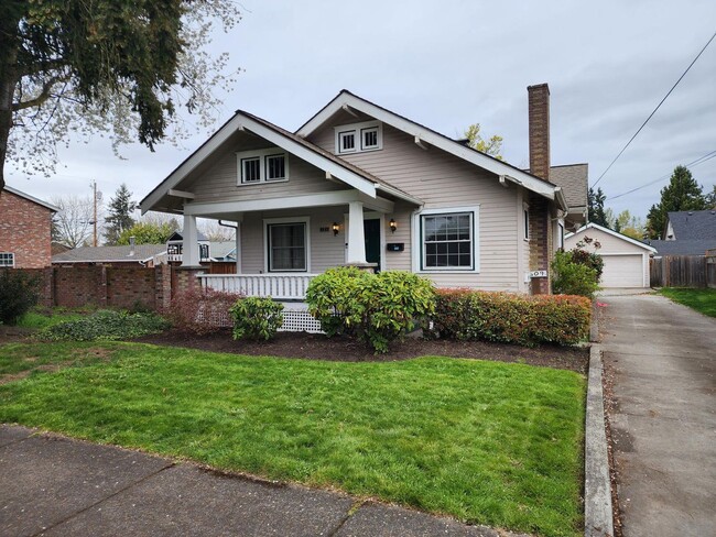 Building Photo - 609 5th Ave NW