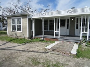 Building Photo - 708 S Hwy 22 A