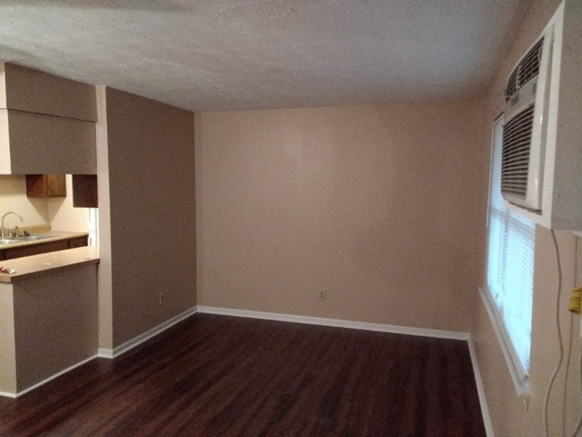 Foto del edificio - 1310 Louisville Rd