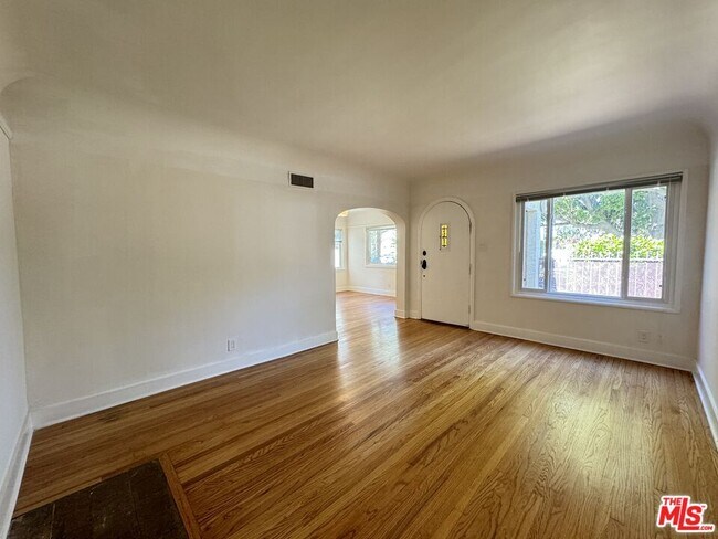 Building Photo - 2039 Kelton Ave