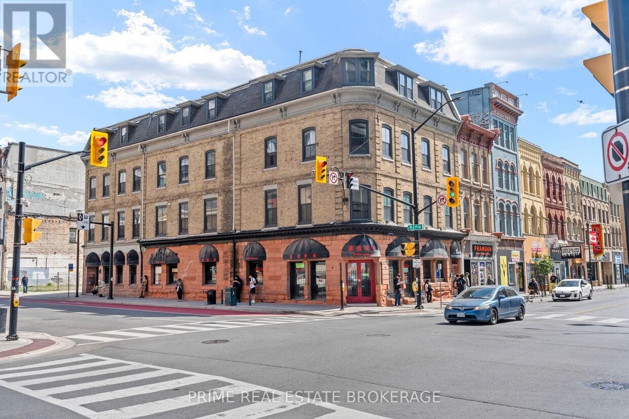 Primary Photo - 366 Richmond St