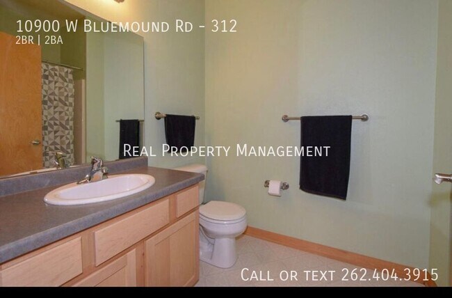 Foto del edificio - 10900 W Bluemound Rd