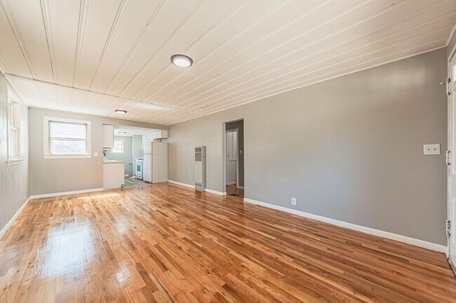 Foto del edificio - Move In Special $250 off August Rent!