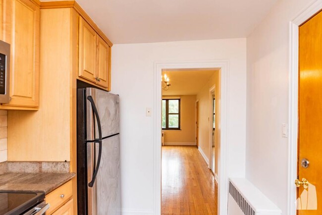 Building Photo - 1 bedroom in Chicago IL 60645