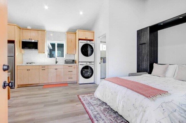 Foto del edificio - Charming studio in Garden Grove, Available...