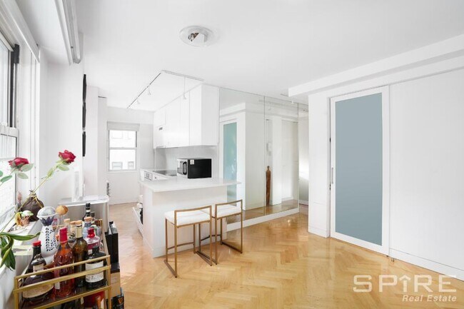 Building Photo - 2 bedroom in New York NY 10022